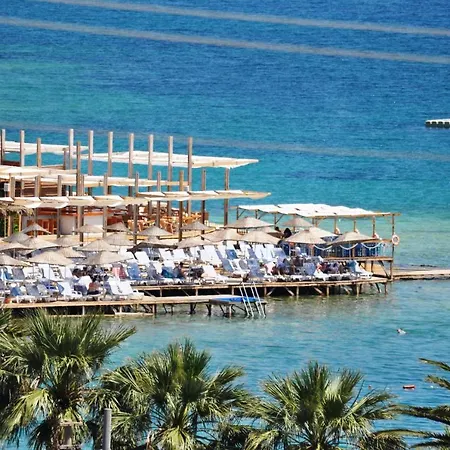 Ladin Hotel Cesme