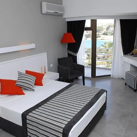 Ladin Hotel Cesme