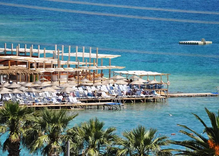 Ladin Отель Кешме