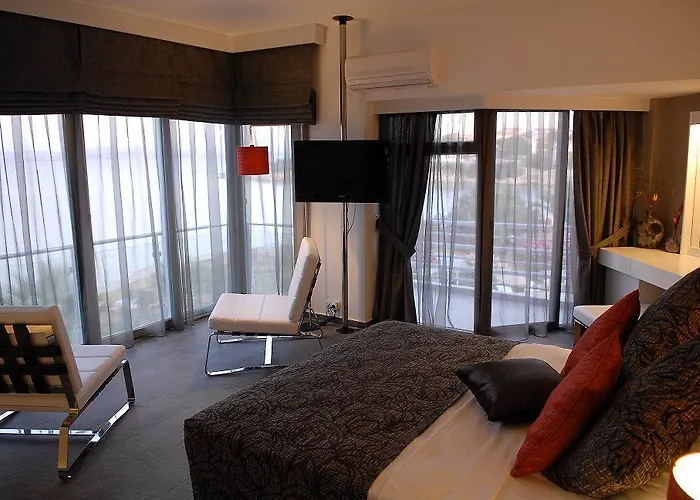 Ladin Отель Кешме